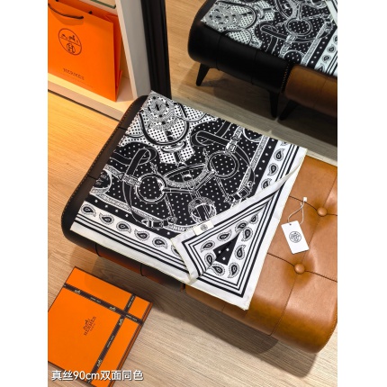 Hermes Cashmere scarf in 218510