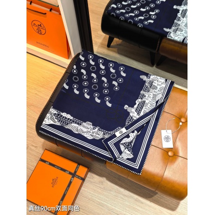 Hermes Cashmere scarf in 218511