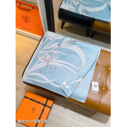Hermes Cashmere scarf in 218532
