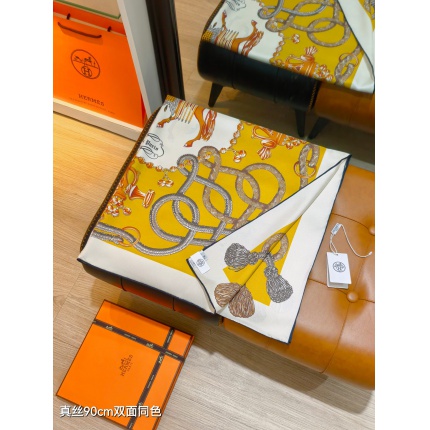 Hermes Cashmere scarf in 218535