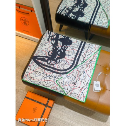 Hermes Cashmere scarf in 218546