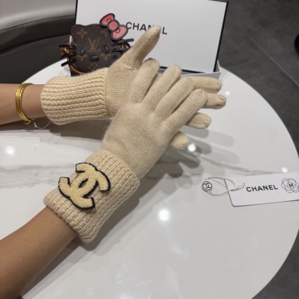 New Arrivals Chanel Gloves in 218555