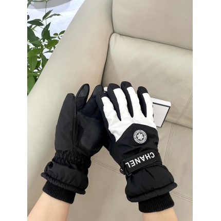 New Arrivals Chanel Gloves in 218561