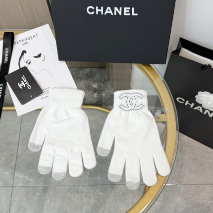 New Arrivals Chanel Gloves in 218570