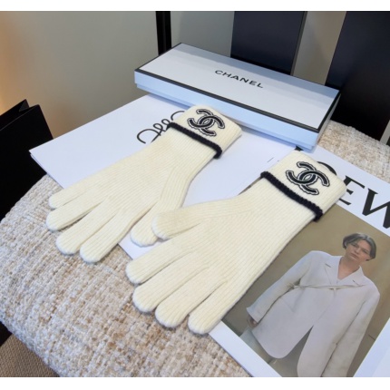 New Arrivals Chanel Gloves in 218581