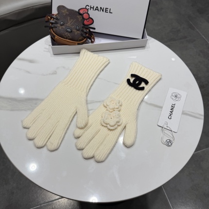 New Arrivals Chanel Gloves in 218595