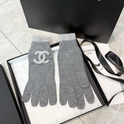 New Arrivals Chanel Gloves in 218604