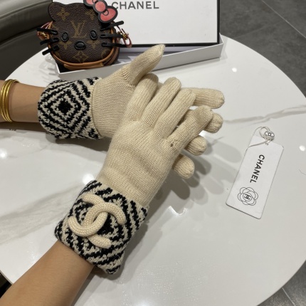 New Arrivals Chanel Gloves in 218609