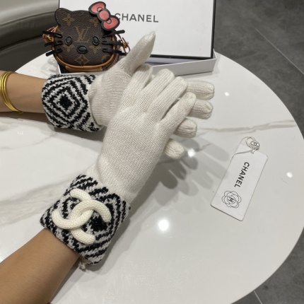 New Arrivals Chanel Gloves in 218611