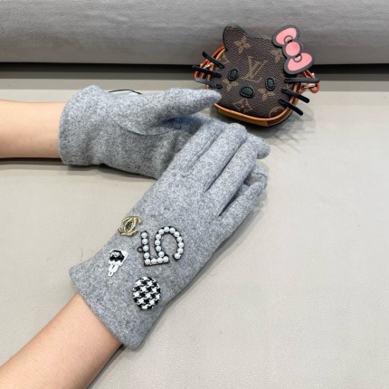 New Arrivals Chanel Gloves in 218615
