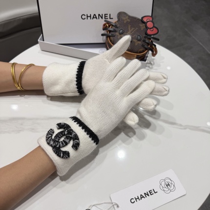 New Arrivals Chanel Gloves in 218628