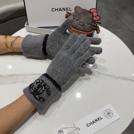 New Arrivals Chanel Gloves in 218629