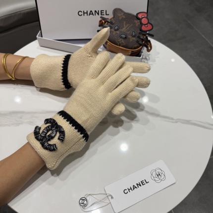 New Arrivals Chanel Gloves in 218630