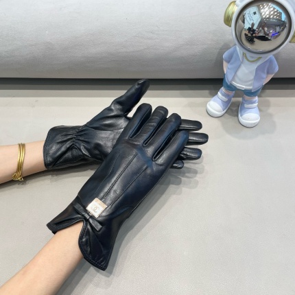 New Arrivals Chanel Gloves in 218650