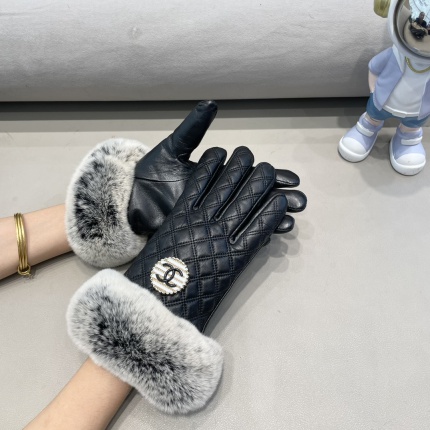 New Arrivals Chanel Gloves in 218670
