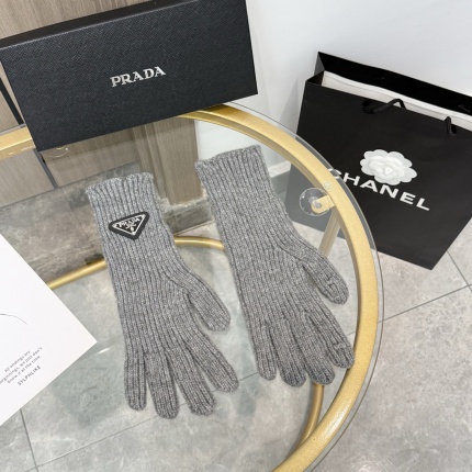 New Arrivals Prada Gloves in 218682