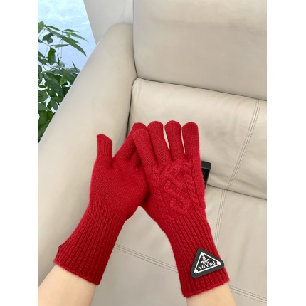 New Arrivals Prada Gloves in 218684