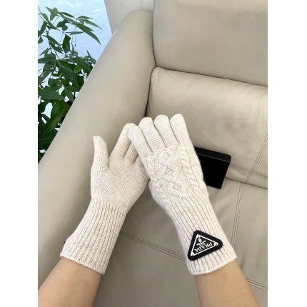 New Arrivals Prada Gloves in 218685