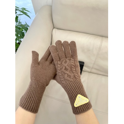 New Arrivals Prada Gloves in 218686