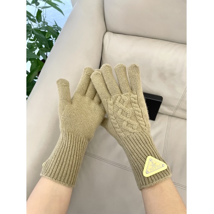 New Arrivals Prada Gloves in 218688