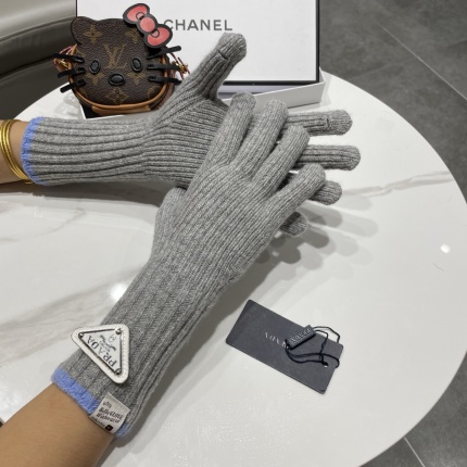 New Arrivals Prada Gloves in 218772
