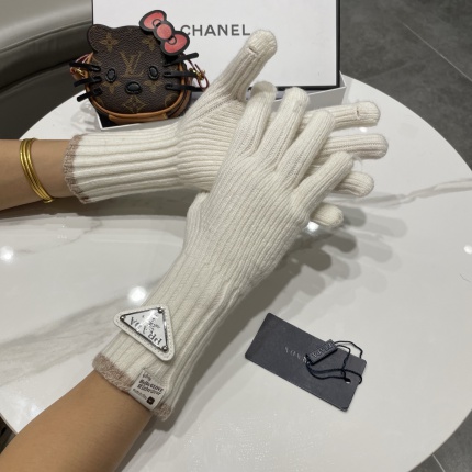 New Arrivals Prada Gloves in 218774