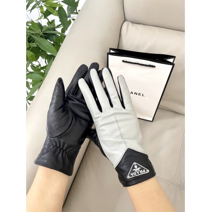 New Arrivals Prada Gloves in 218778