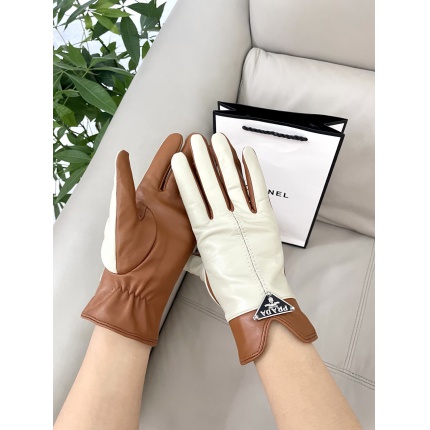 New Arrivals Prada Gloves in 218779
