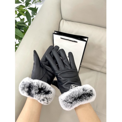 New Arrivals Prada Gloves in 218781