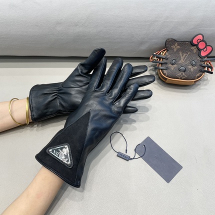 New Arrivals Prada Gloves in 218786