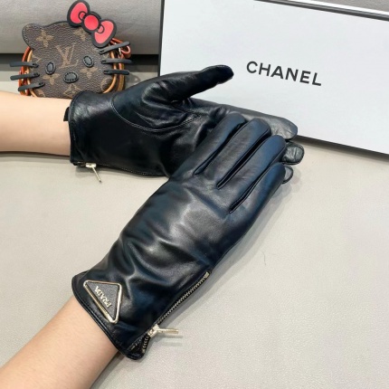 New Arrivals Prada Gloves in 218787
