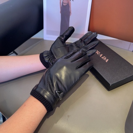 New Arrivals Prada Gloves in 218789