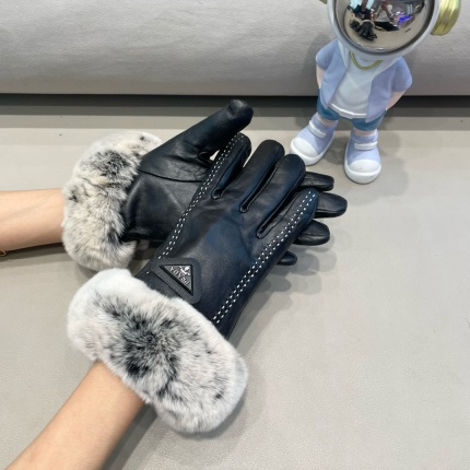 New Arrivals Prada Gloves in 218790