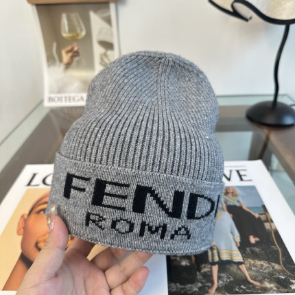 Fendi Beanies in 219320