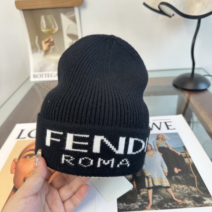 Fendi Beanies in 219321