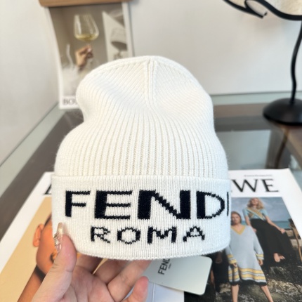 Fendi Beanies in 219322
