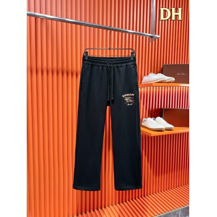 Burberry Pants for Men in 219530