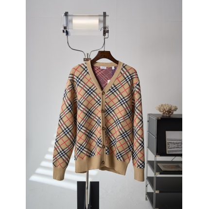Burberry Sweaters for Men in 220069