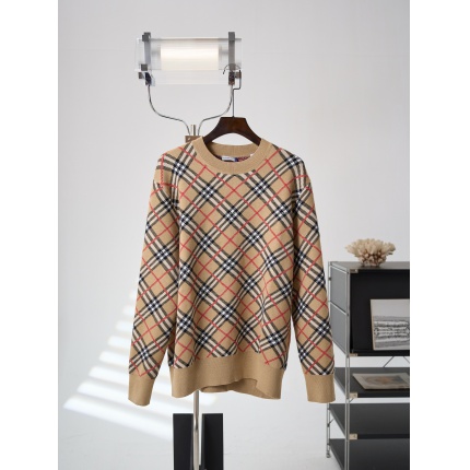 Burberry Sweaters for Men in 220070