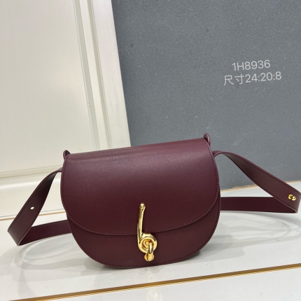 Burberry AAA+++ Crossbody Bags in 220133