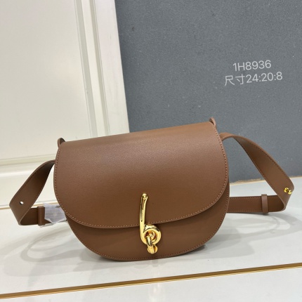Burberry AAA+++ Crossbody Bags in 220137