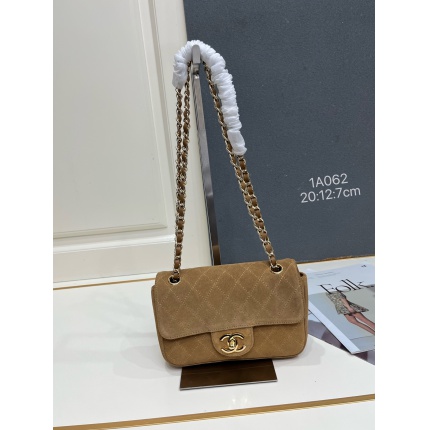 Chanel AAA quality Handbags in 220145