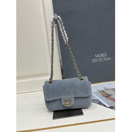 Chanel AAA quality Handbags in 220146