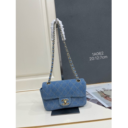Chanel AAA quality Handbags in 220147