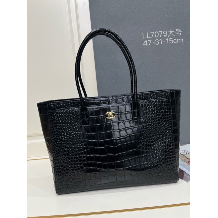 Chanel AAA quality Handbags in 220149