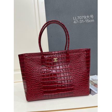 Chanel AAA quality Handbags in 220150