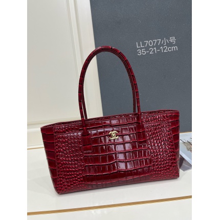 Chanel AAA quality Handbags in 220153