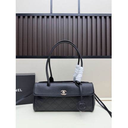 Chanel AAA quality Handbags in 220164