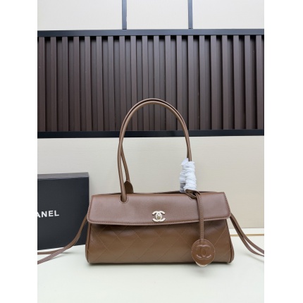 Chanel AAA quality Handbags in 220165