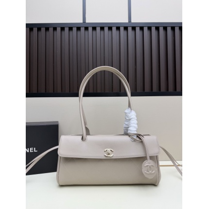 Chanel AAA quality Handbags in 220166